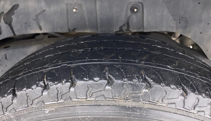 2017 Mahindra TUV300 T8, Diesel, Manual, 30,866 km, Left Rear Tyre Tread