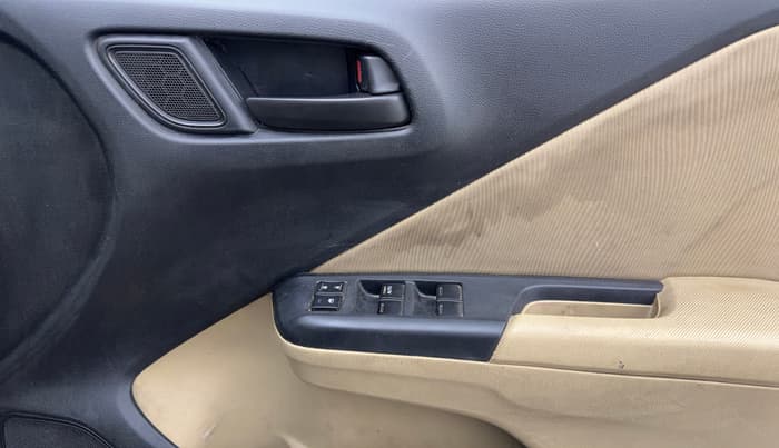 2016 Honda City 1.5L I-VTEC SV CVT, Petrol, Automatic, 1,03,744 km, Driver Side Door Panels Control