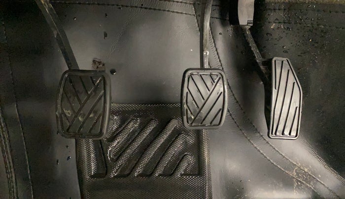 2023 Maruti Ertiga VXi (O), Petrol, Manual, 16,921 km, Pedals