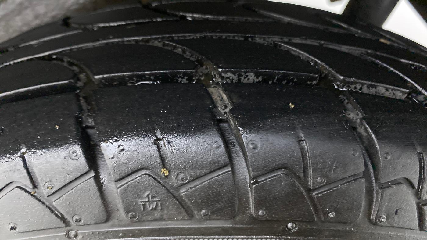 2015 Maruti Wagon R 1.0 LXI CNG, CNG, Manual, 66,975 km, Left Rear Tyre Tread