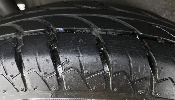2015 Maruti Wagon R 1.0 LXI CNG, CNG, Manual, 66,975 km, Right Rear Tyre Tread