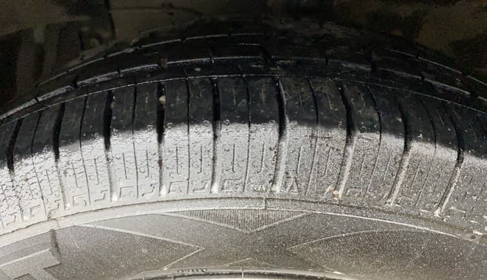 2016 Maruti Ciaz ZXI AT, Petrol, Automatic, 53,165 km, Left Front Tyre Tread