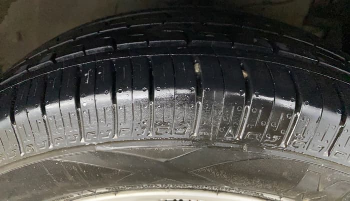 2016 Maruti Ciaz ZXI AT, Petrol, Automatic, 53,165 km, Right Front Tyre Tread