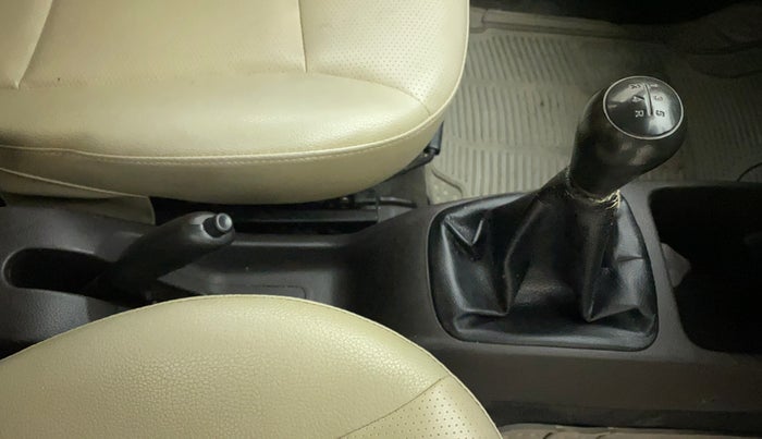 2017 Hyundai Eon ERA +, Petrol, Manual, 52,120 km, Gear Lever