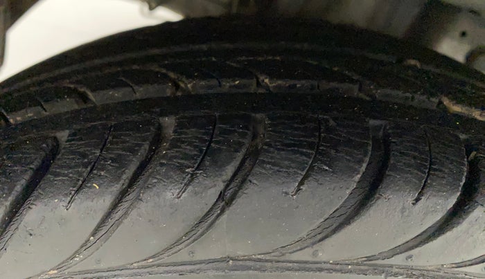 2017 Hyundai Eon ERA +, Petrol, Manual, 52,120 km, Right Rear Tyre Tread