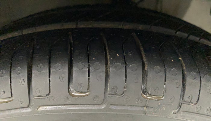 2017 Hyundai Eon ERA +, Petrol, Manual, 52,120 km, Right Front Tyre Tread