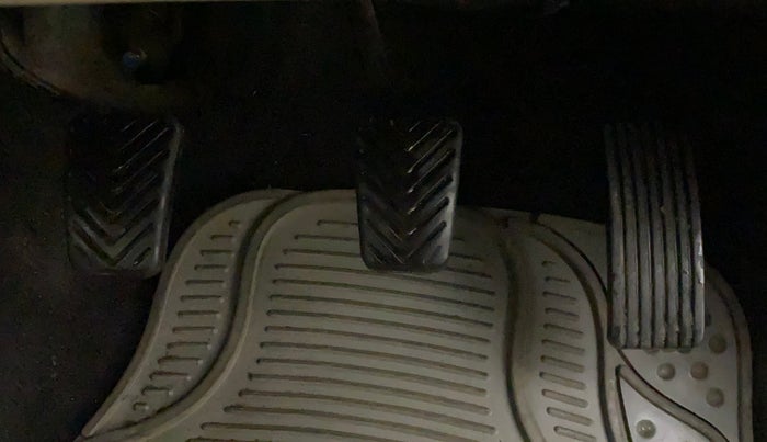 2017 Hyundai Eon ERA +, Petrol, Manual, 52,120 km, Pedals