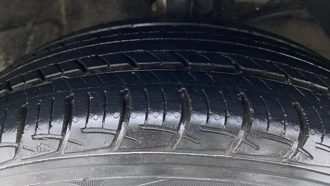 2016 Maruti Baleno DELTA PETROL 1.2, Petrol, Manual, 68,242 km, Right Front Tyre Tread