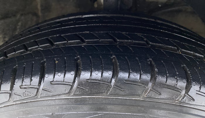 2016 Maruti Baleno DELTA PETROL 1.2, Petrol, Manual, 68,242 km, Right Front Tyre Tread