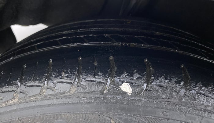 2016 Maruti Baleno DELTA PETROL 1.2, Petrol, Manual, 68,242 km, Right Rear Tyre Tread