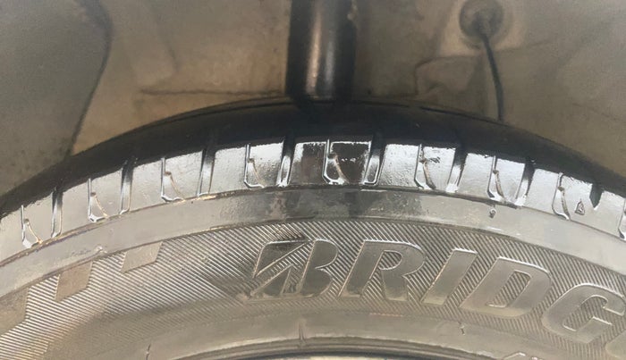 2016 Hyundai Xcent S 1.2, Petrol, Manual, 1,17,304 km, Right Rear Tyre Tread