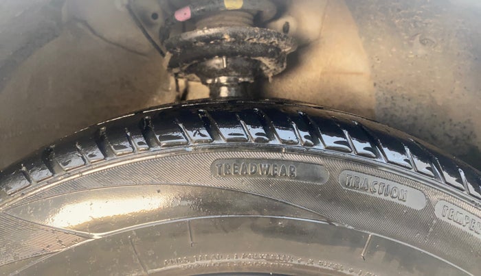 2016 Hyundai Xcent S 1.2, Petrol, Manual, 1,17,304 km, Right Front Tyre Tread