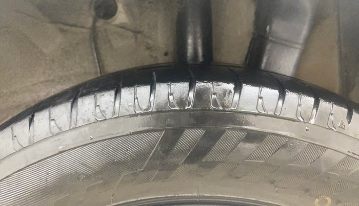 2016 Hyundai Xcent S 1.2, Petrol, Manual, 1,17,304 km, Left Rear Tyre Tread