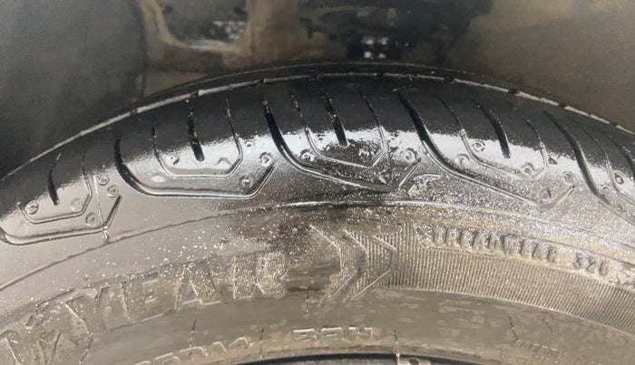 2016 Hyundai Xcent S 1.2, Petrol, Manual, 1,17,304 km, Left Front Tyre Tread