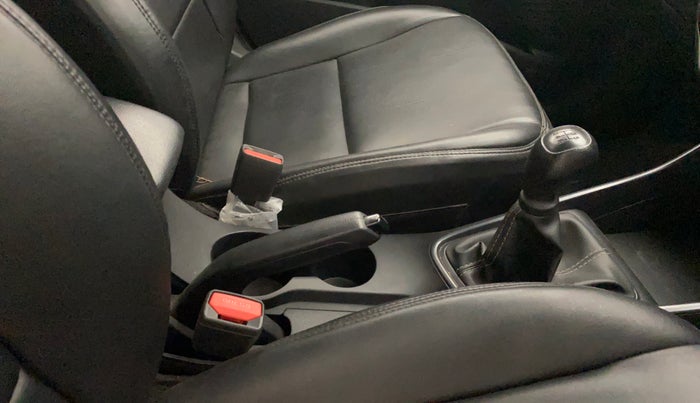 2022 Hyundai NEW I20 SPORTZ 1.2 MT, Petrol, Manual, 24,903 km, Gear Lever