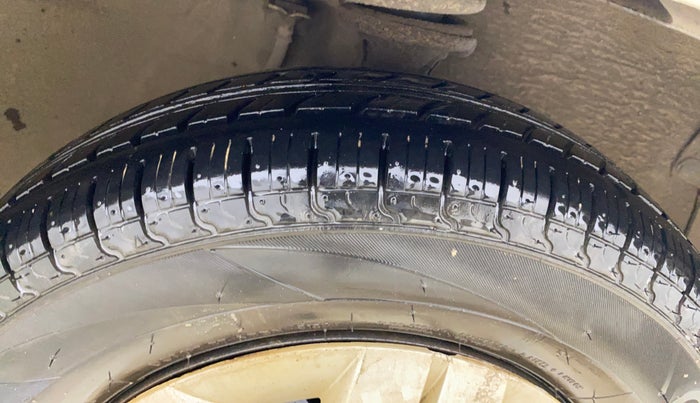 2016 Maruti Alto 800 LXI, Petrol, Manual, 46,384 km, Right Front Tyre Tread