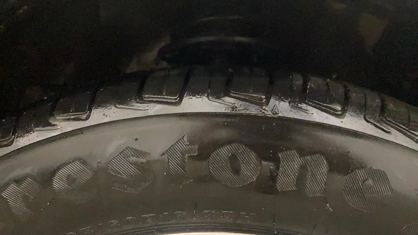 2020 Maruti Ciaz ALPHA  AT 1.5 SHVS PETROL, Petrol, Automatic, 85,198 km, Right Front Tyre Tread
