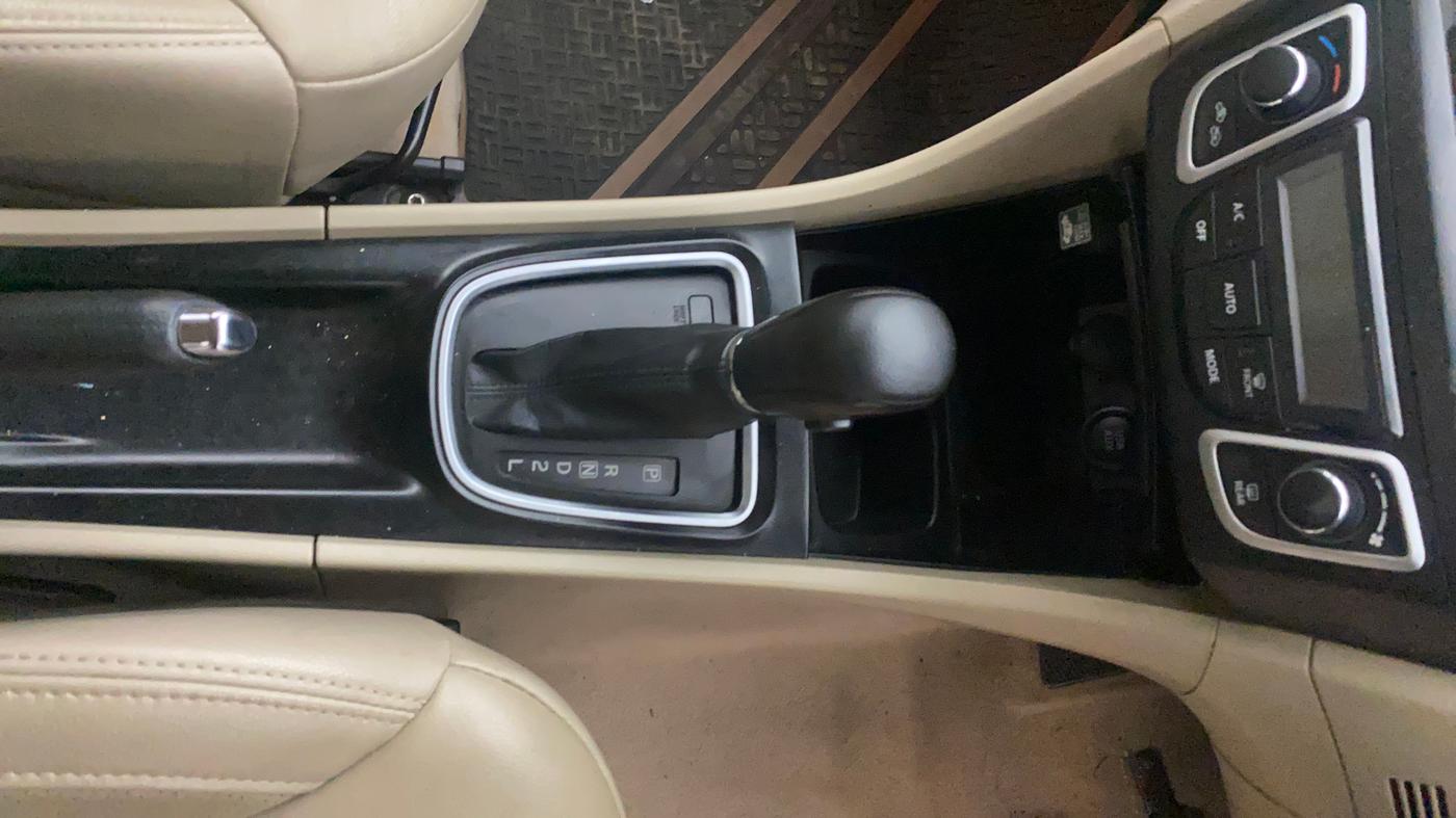 2020 Maruti Ciaz ALPHA  AT 1.5 SHVS PETROL, Petrol, Automatic, 85,198 km, Gear Lever