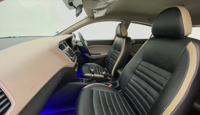 2019 Hyundai Elite i20 ASTA 1.2 (O), Petrol, Manual, 20,822 km, Right Side Front Door Cabin