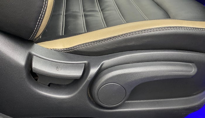 2019 Hyundai Elite i20 ASTA 1.2 (O), Petrol, Manual, 20,822 km, Driver Side Adjustment Panel