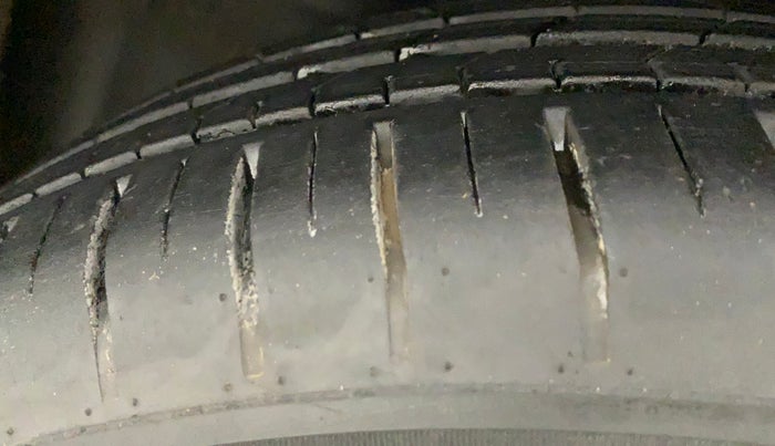 2022 Tata PUNCH ACCOMPLISHED MT, Petrol, Manual, 7,652 km, Left Front Tyre Tread