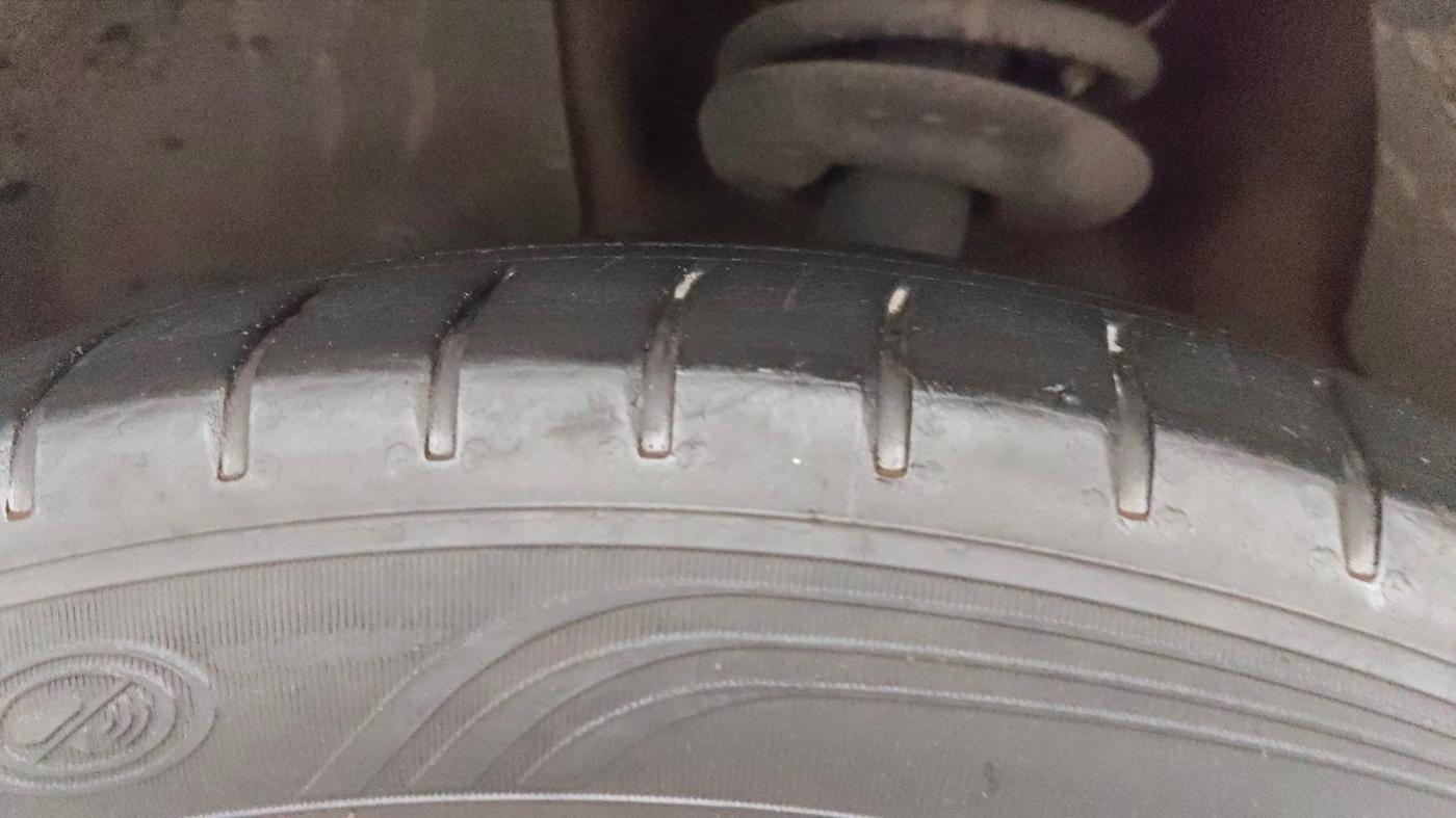 2022 MG HECTOR PLUS SHARP 1.5 PETROL TURBO CVT 6-STR, Petrol, Automatic, 56,886 km, Left Front Tyre Tread