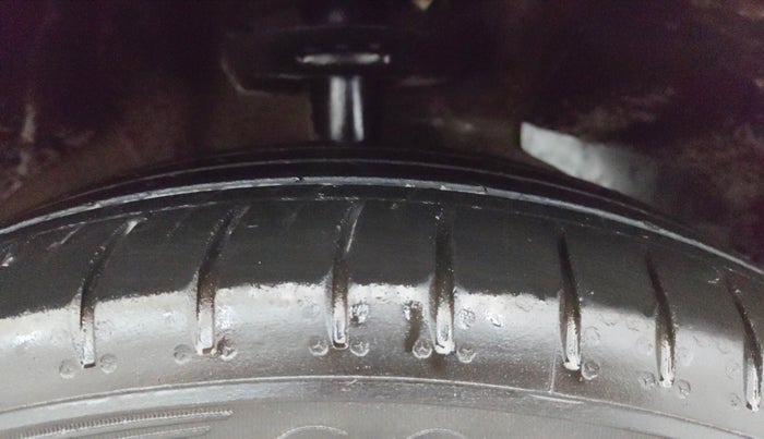 2022 MG HECTOR PLUS SHARP 1.5 PETROL TURBO CVT 6-STR, Petrol, Automatic, 56,886 km, Right Front Tyre Tread