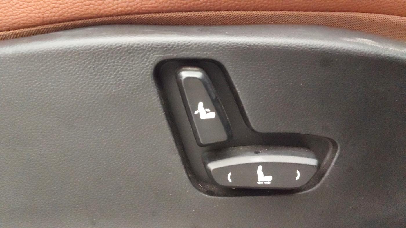 2022 MG HECTOR PLUS SHARP 1.5 PETROL TURBO CVT 6-STR, Petrol, Automatic, 56,886 km, Driver Side Adjustment Panel