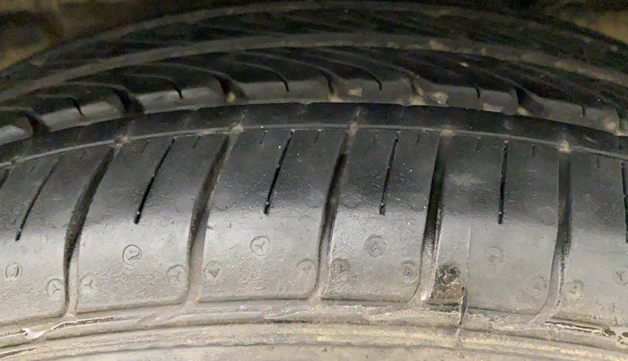 2017 Maruti Baleno DELTA PETROL 1.2, Petrol, Manual, 76,325 km, Right Front Tyre Tread