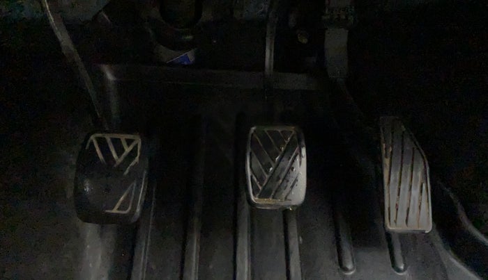 2017 Maruti Baleno DELTA PETROL 1.2, Petrol, Manual, 76,325 km, Pedals