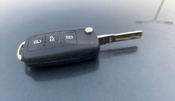 2016 Volkswagen Polo HIGHLINE1.2L, Petrol, Manual, 41,153 km, Key Close Up