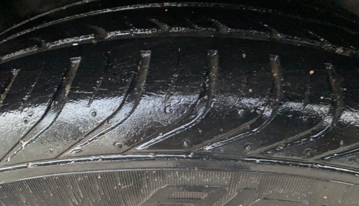 2016 Volkswagen Polo HIGHLINE1.2L, Petrol, Manual, 41,153 km, Right Rear Tyre Tread