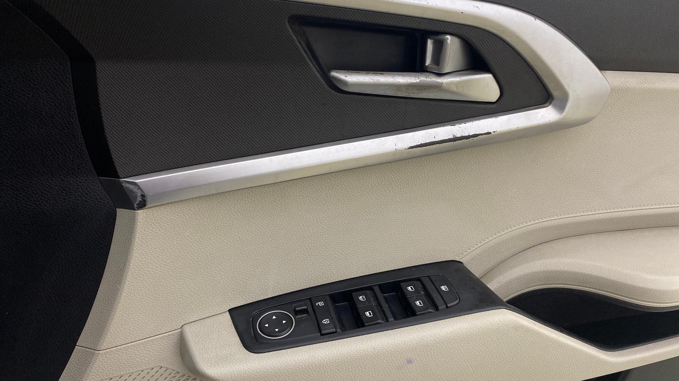 2022 KIA CARENS PRESTIGE 1.4 PETROL 7 STR, Petrol, Manual, 96,499 km, Driver Side Door Panels Control