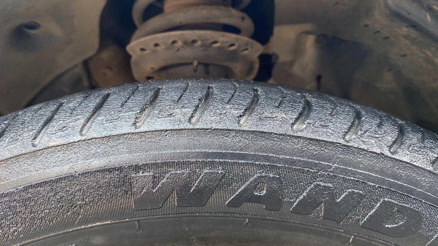 2021 Mahindra XUV300 W8 (O) 1.2 PETROL, Petrol, Manual, 47,115 km, Left Front Tyre Tread