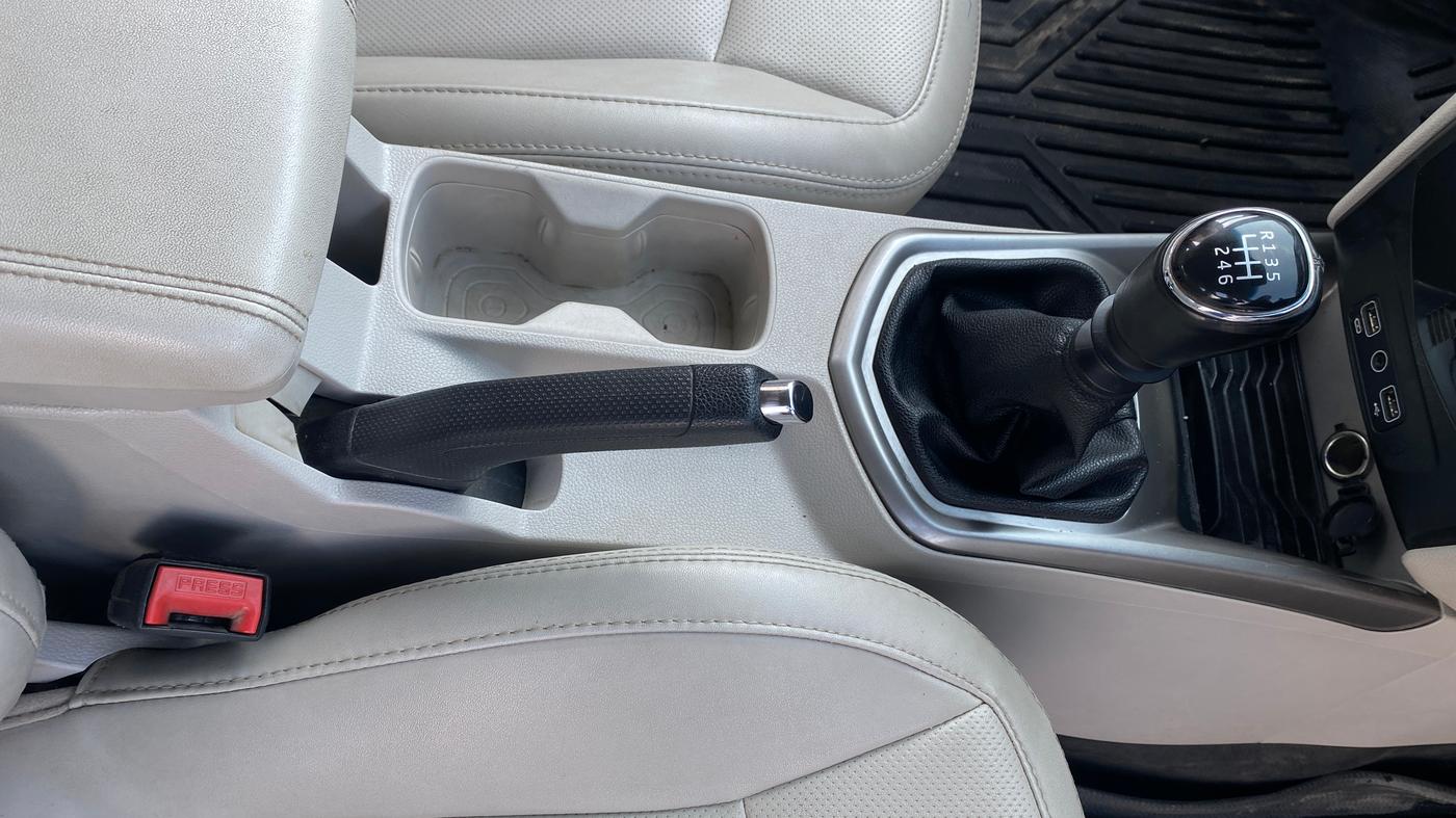 2021 Mahindra XUV300 W8 (O) 1.2 PETROL, Petrol, Manual, 47,115 km, Gear Lever