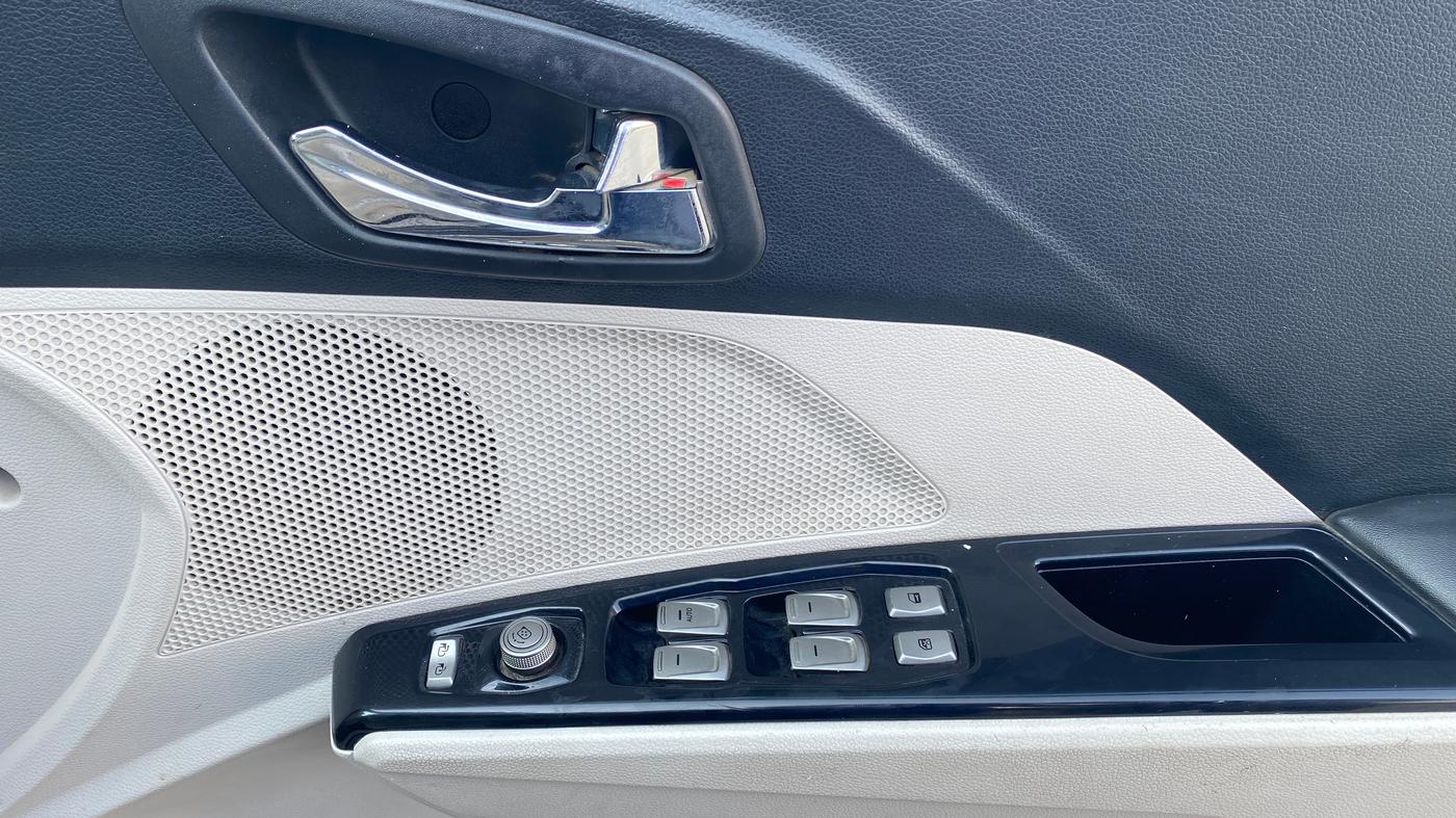 2021 Mahindra XUV300 W8 (O) 1.2 PETROL, Petrol, Manual, 47,115 km, Driver Side Door Panels Control
