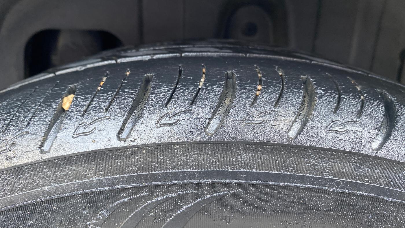2021 Mahindra XUV300 W8 (O) 1.2 PETROL, Petrol, Manual, 47,115 km, Left Rear Tyre Tread