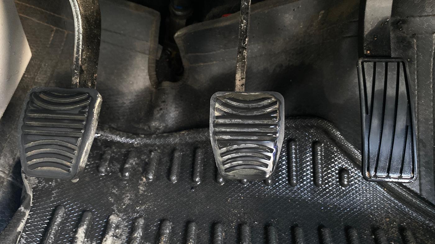2021 Mahindra XUV300 W8 (O) 1.2 PETROL, Petrol, Manual, 47,115 km, Pedals