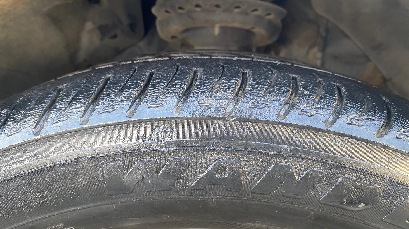 2021 Mahindra XUV300 W8 (O) 1.2 PETROL, Petrol, Manual, 47,115 km, Right Front Tyre Tread