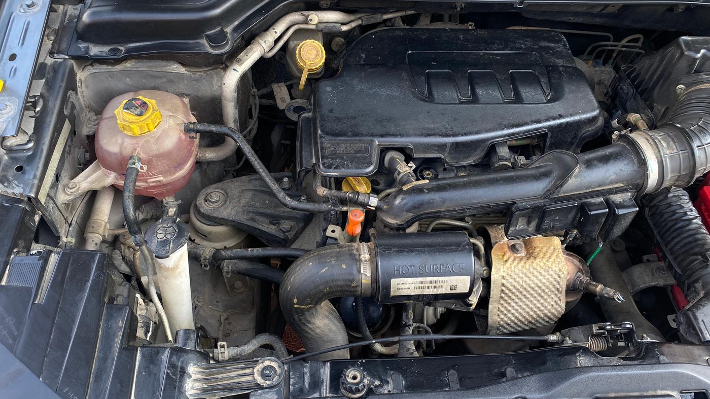 2021 Mahindra XUV300 W8 (O) 1.2 PETROL, Petrol, Manual, 47,115 km, Engine View - Right