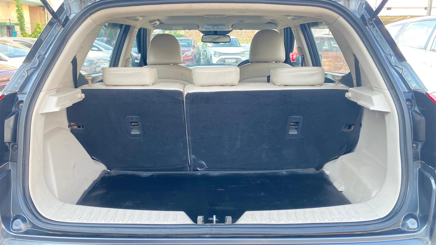 2021 Mahindra XUV300 W8 (O) 1.2 PETROL, Petrol, Manual, 47,115 km, Boot Inside