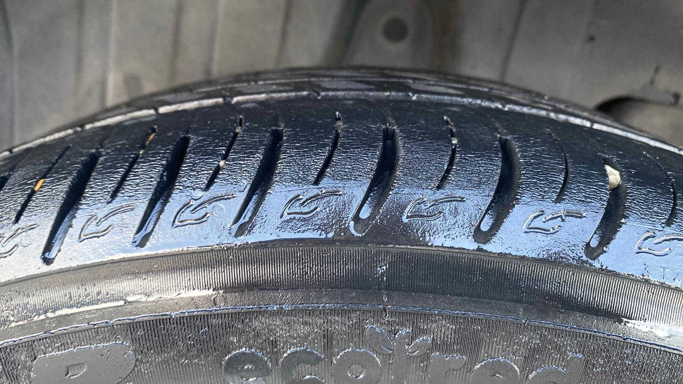2021 Mahindra XUV300 W8 (O) 1.2 PETROL, Petrol, Manual, 47,115 km, Right Rear Tyre Tread