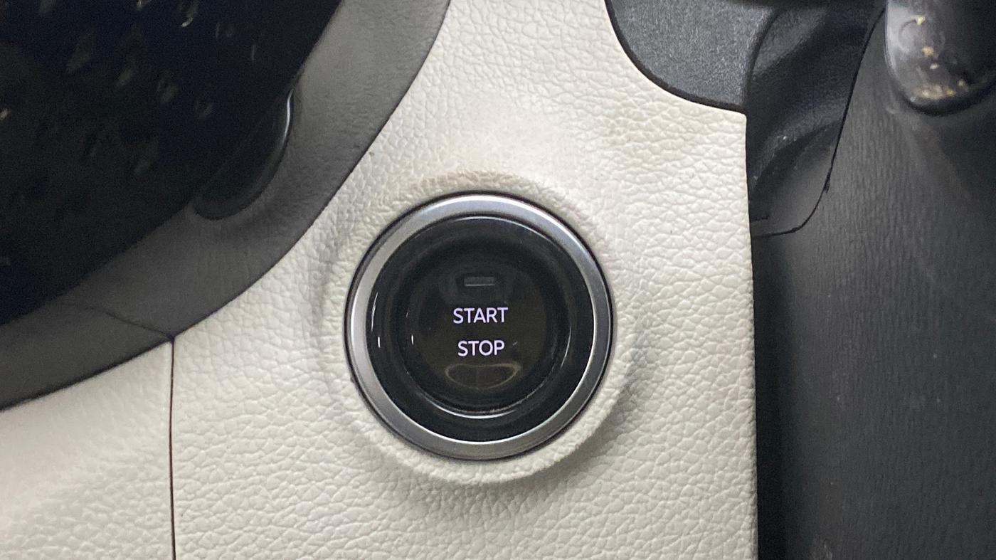 2024 Mahindra XUV 3XO AX5 1.2 L TCMPFi, Petrol, Manual, 7,921 km, Keyless Start/ Stop Button