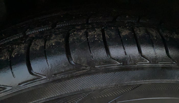 2018 Ford FREESTYLE TITANIUM 1.5 DIESEL, Diesel, Manual, 1,30,602 km, Right Rear Tyre Tread