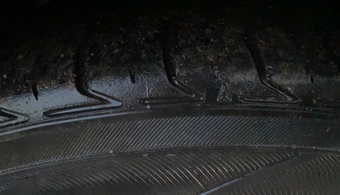 2018 Ford FREESTYLE TITANIUM 1.5 DIESEL, Diesel, Manual, 1,30,602 km, Right Front Tyre Tread