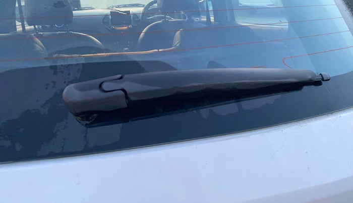 2018 Ford FREESTYLE TITANIUM 1.5 DIESEL, Diesel, Manual, 1,30,602 km, Rear Wiper