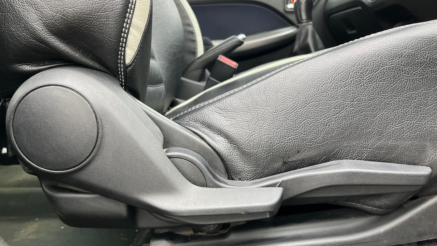 2019 Maruti Baleno ALPHA PETROL 1.2, Petrol, Manual, 66,990 km, Driver Side Adjustment Panel