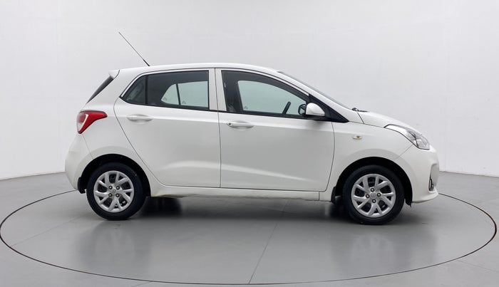 2017 Hyundai Grand i10 MAGNA 1.2 KAPPA VTVT, Petrol, Manual, 27,431 km, Right Side View