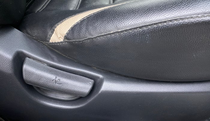 2017 Hyundai Grand i10 MAGNA 1.2 KAPPA VTVT, Petrol, Manual, 27,431 km, Driver Side Adjustment Panel