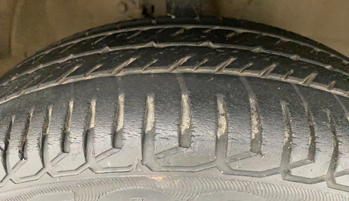 2011 Maruti Wagon R 1.0 VXI, Petrol, Manual, 53,178 km, Right Front Tyre Tread
